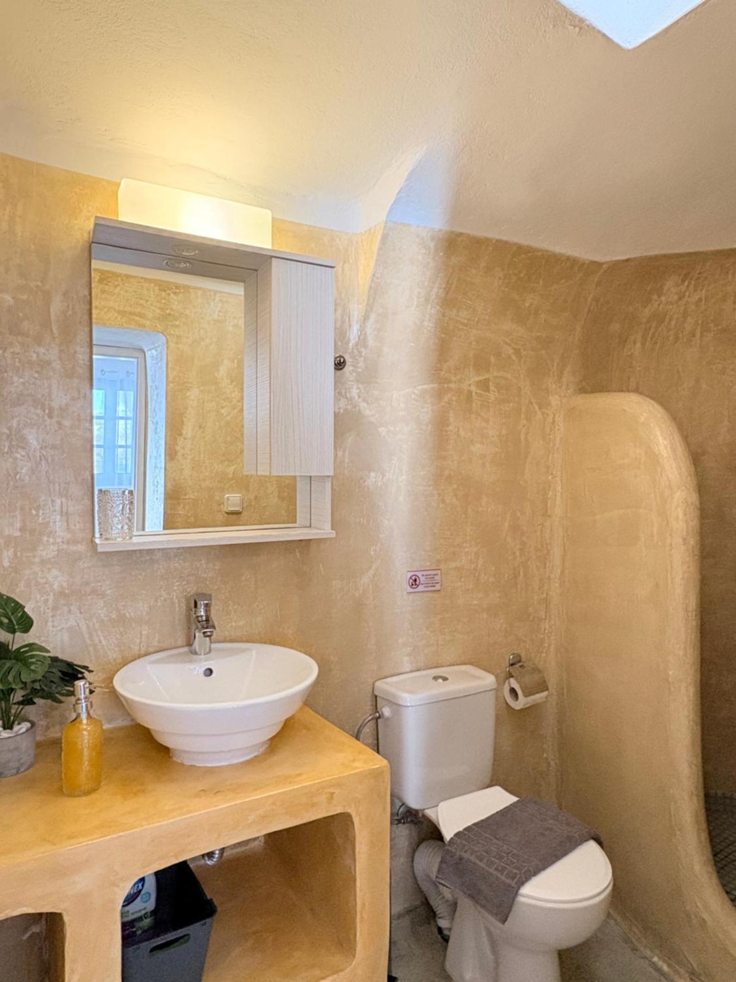 Apartment Solasta #1 With Jacuzzi In Santorini *